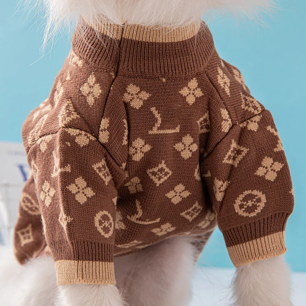 A thick wool dog sweater for autumn and winter in a monochrome colour.