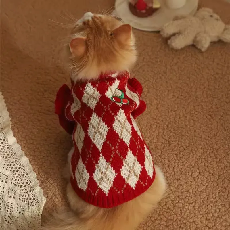 Red cat sweater with rhombic embroidery pattern for autumn and winter wear