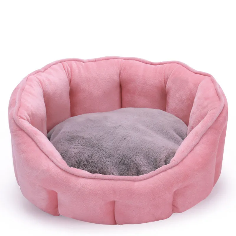 Grey plush cat kennel with an integrated hammock, showing soft interior and dimensions of 46cm wide.