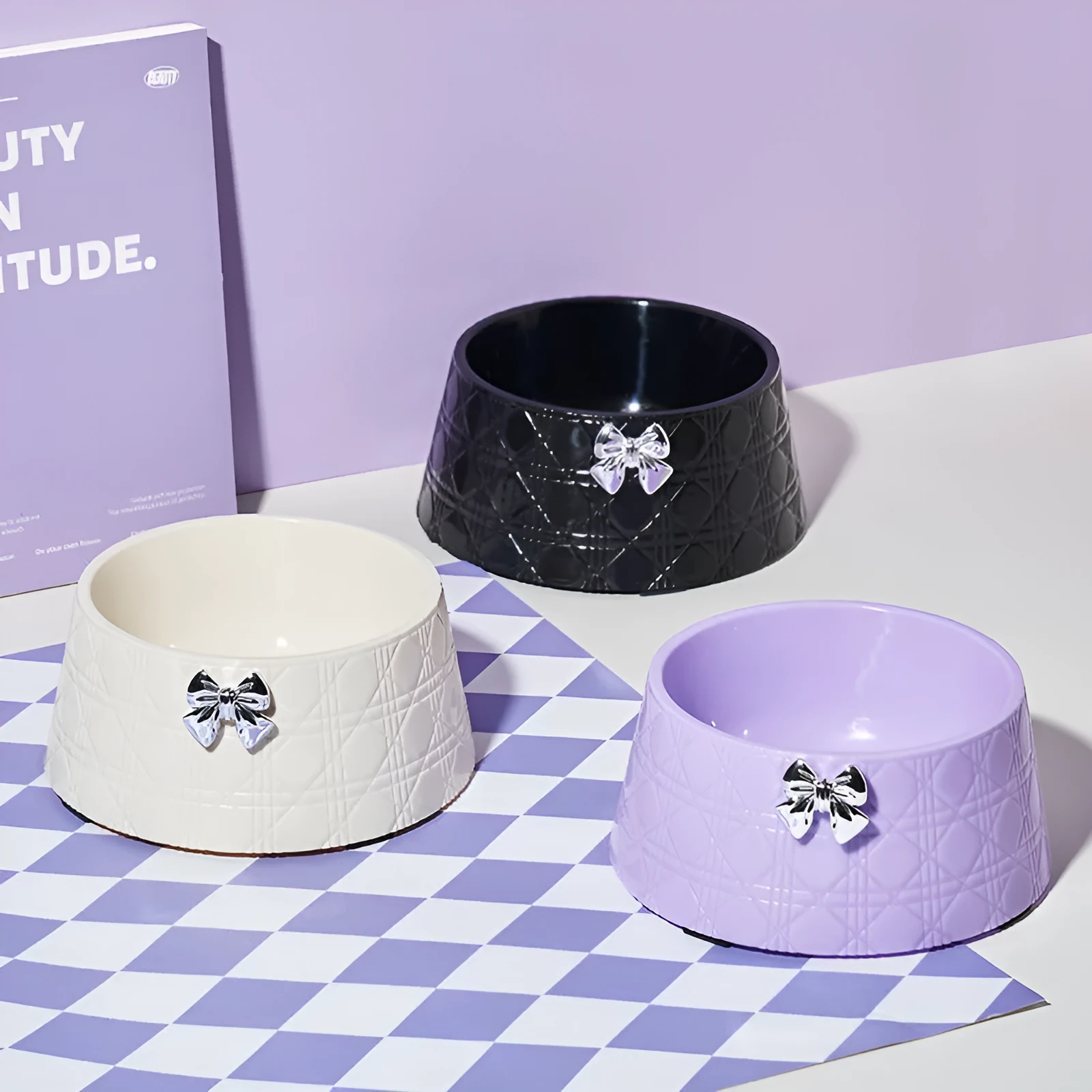 Decorative pet feeding bowl with diamond pattern in choice of colours.