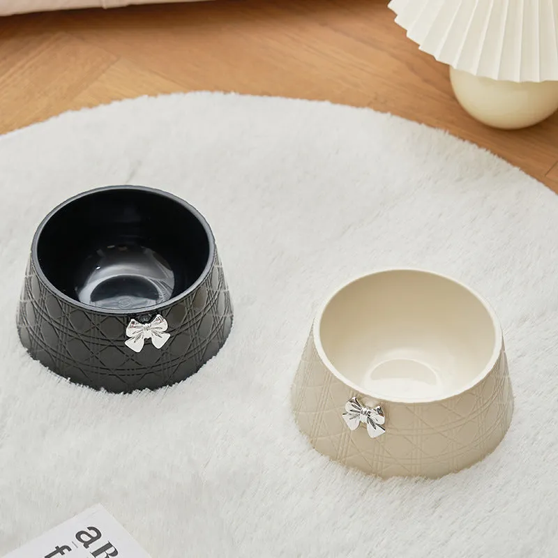 Decorative pet feeding bowl with diamond pattern in choice of colours.
