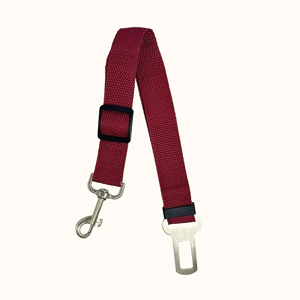 Retractable pet car safety belt in army green nylon with adjustable length for vehicle travel