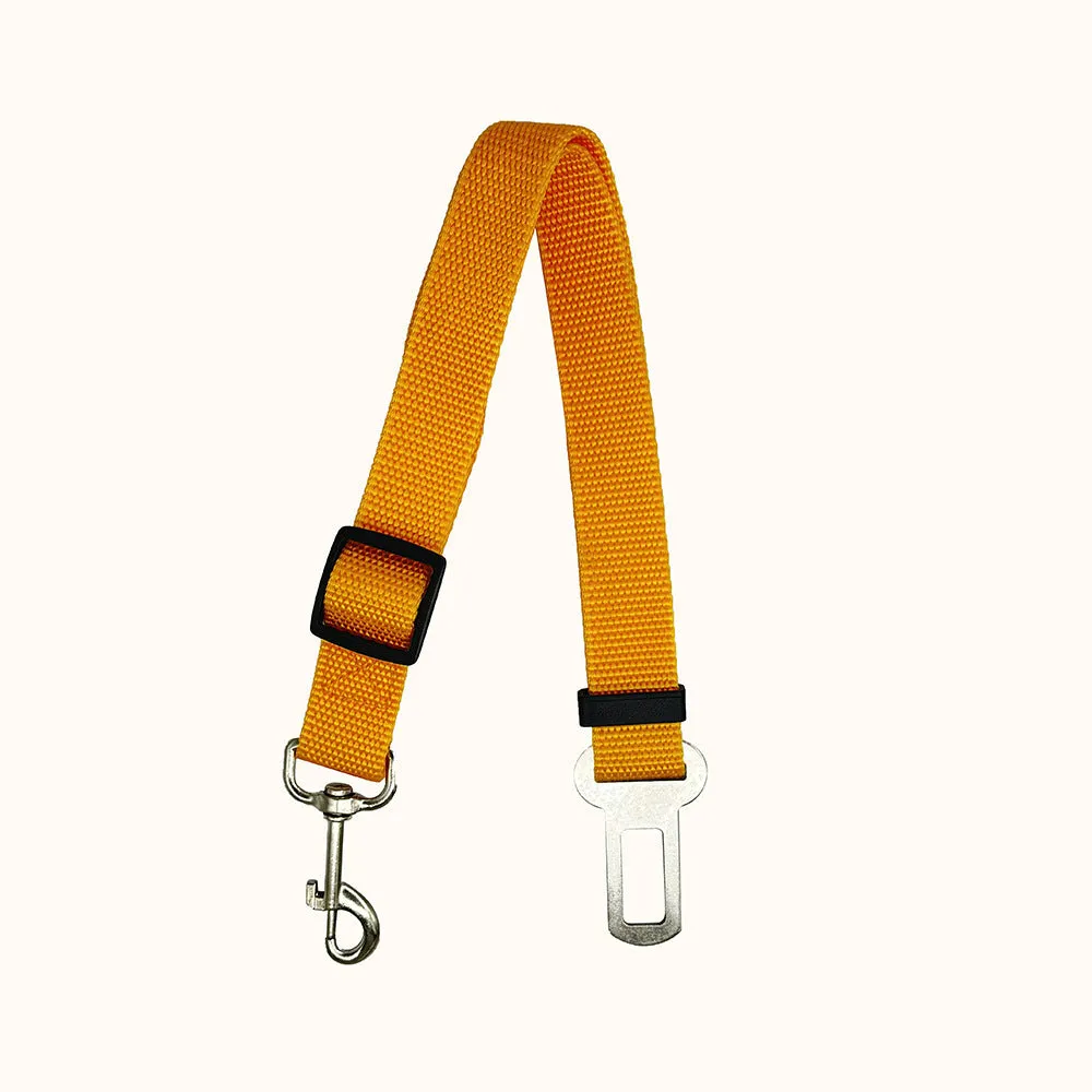 Retractable pet car safety belt in army green nylon with adjustable length for vehicle travel