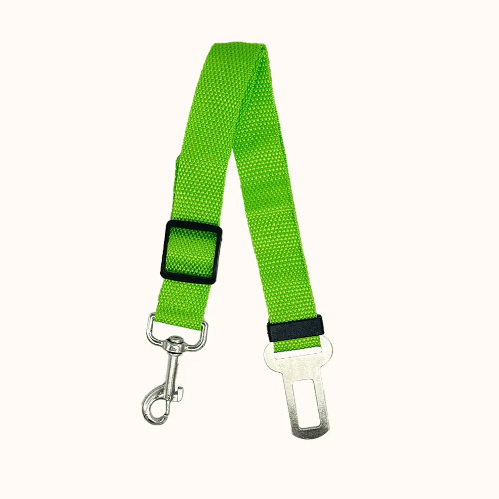 Retractable pet car safety belt in army green nylon with adjustable length for vehicle travel