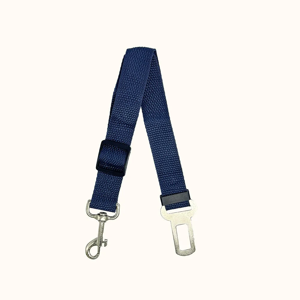 Retractable pet car safety belt in army green nylon with adjustable length for vehicle travel