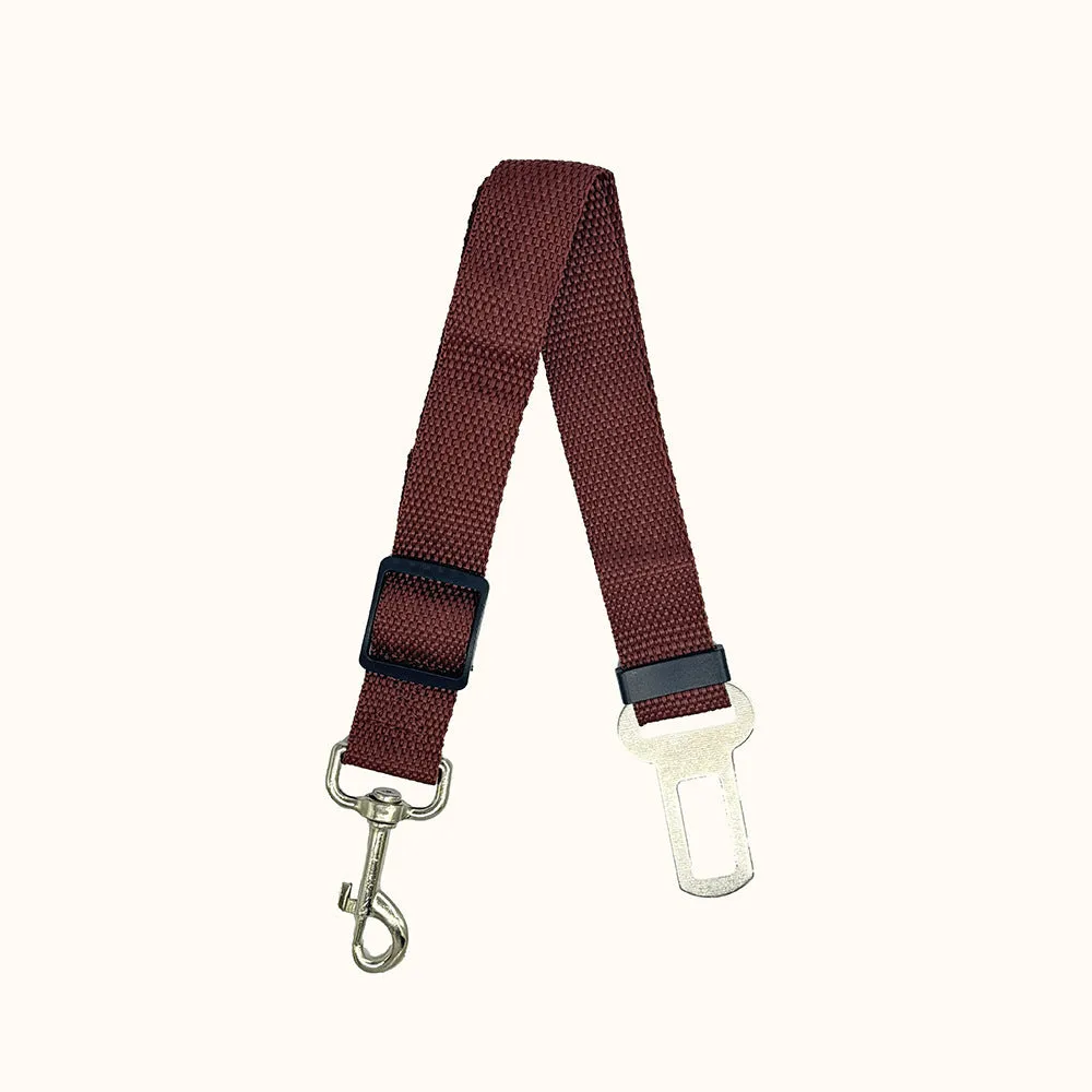 Retractable pet car safety belt in army green nylon with adjustable length for vehicle travel
