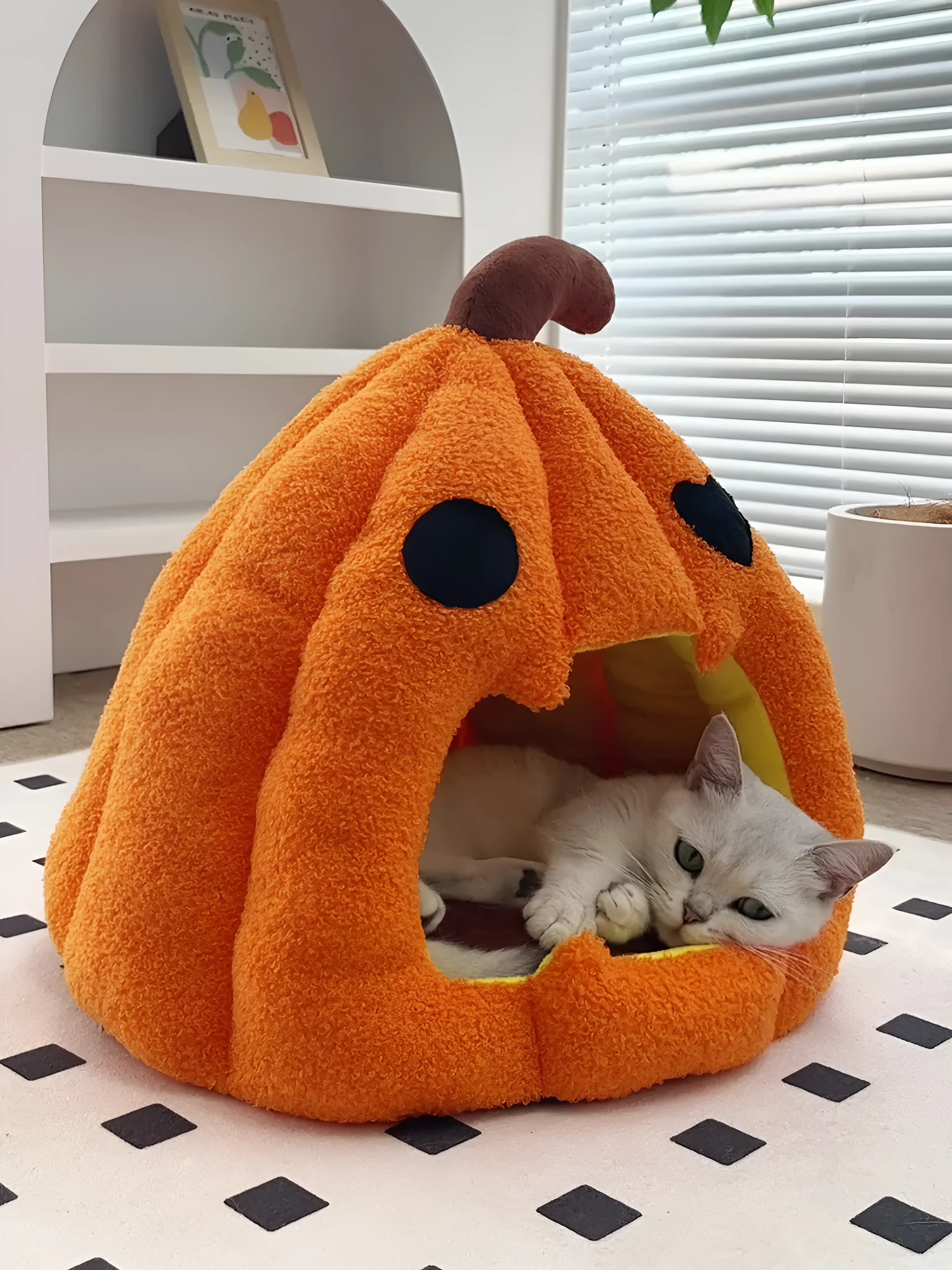 Orange cat nest sleeping hut made of PP cotton with pumpkin shape, 40cm size for small pets