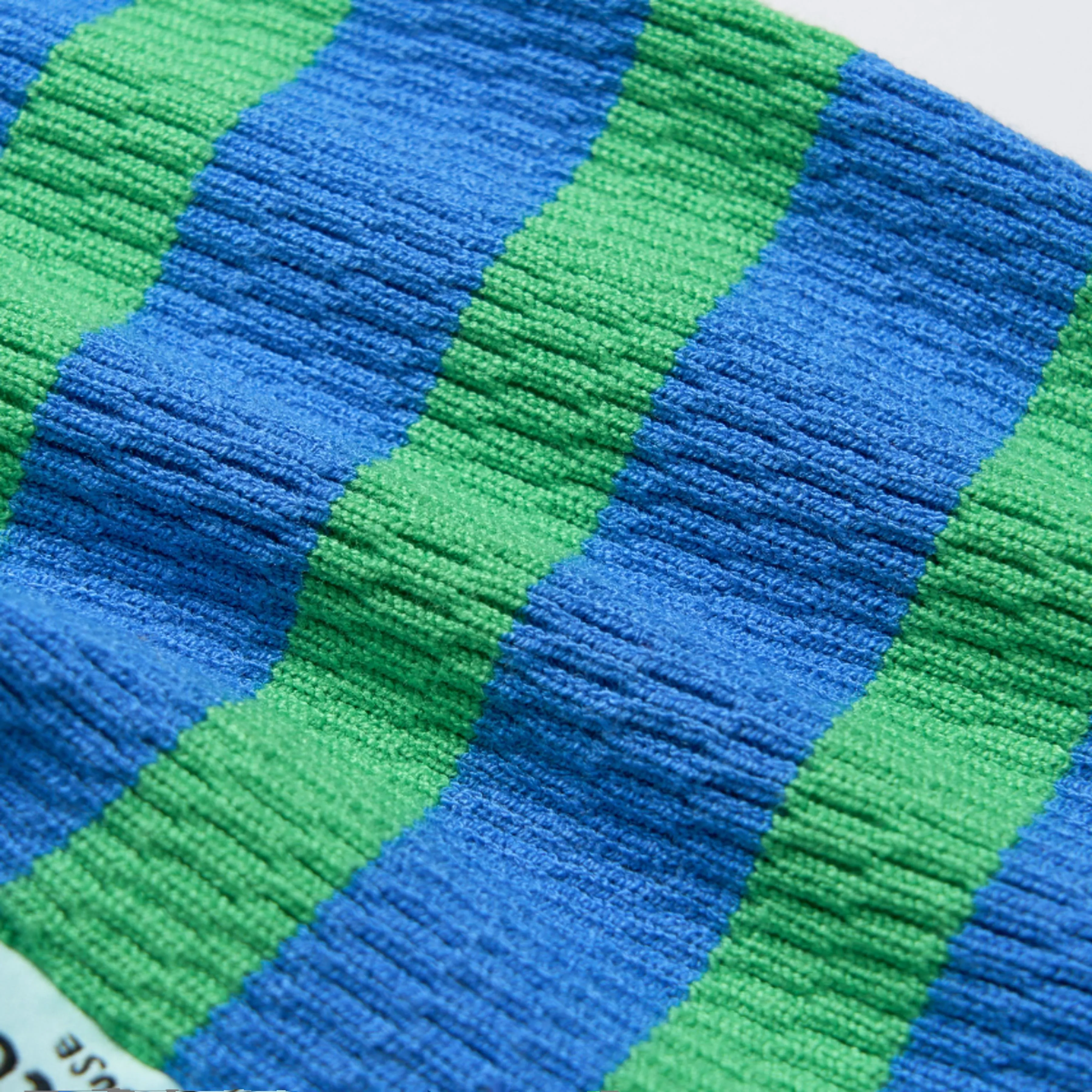 Knitted contrast colour stretch wool dog clothing in Cute Blue, four-legged design, sizes 1-4 Yards