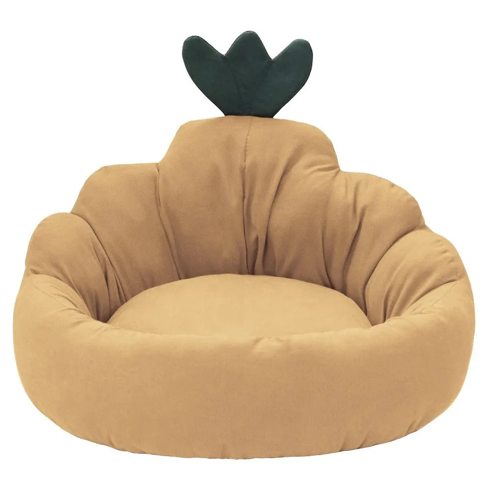 Carrot-shaped kennel bed for small and medium dogs in plush fabric, available in multiple colours and sizes S M L