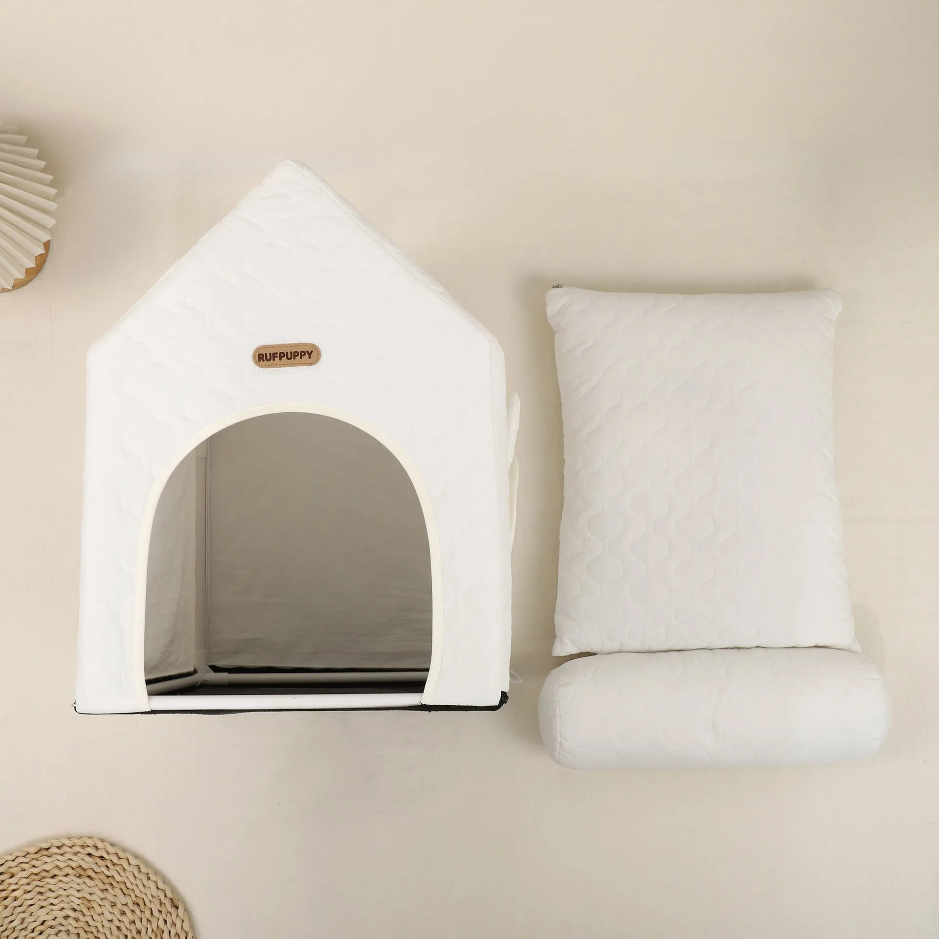 Closed pet house in white polyester, 55x38x48cm, for cats and small dogs up to 6 kg