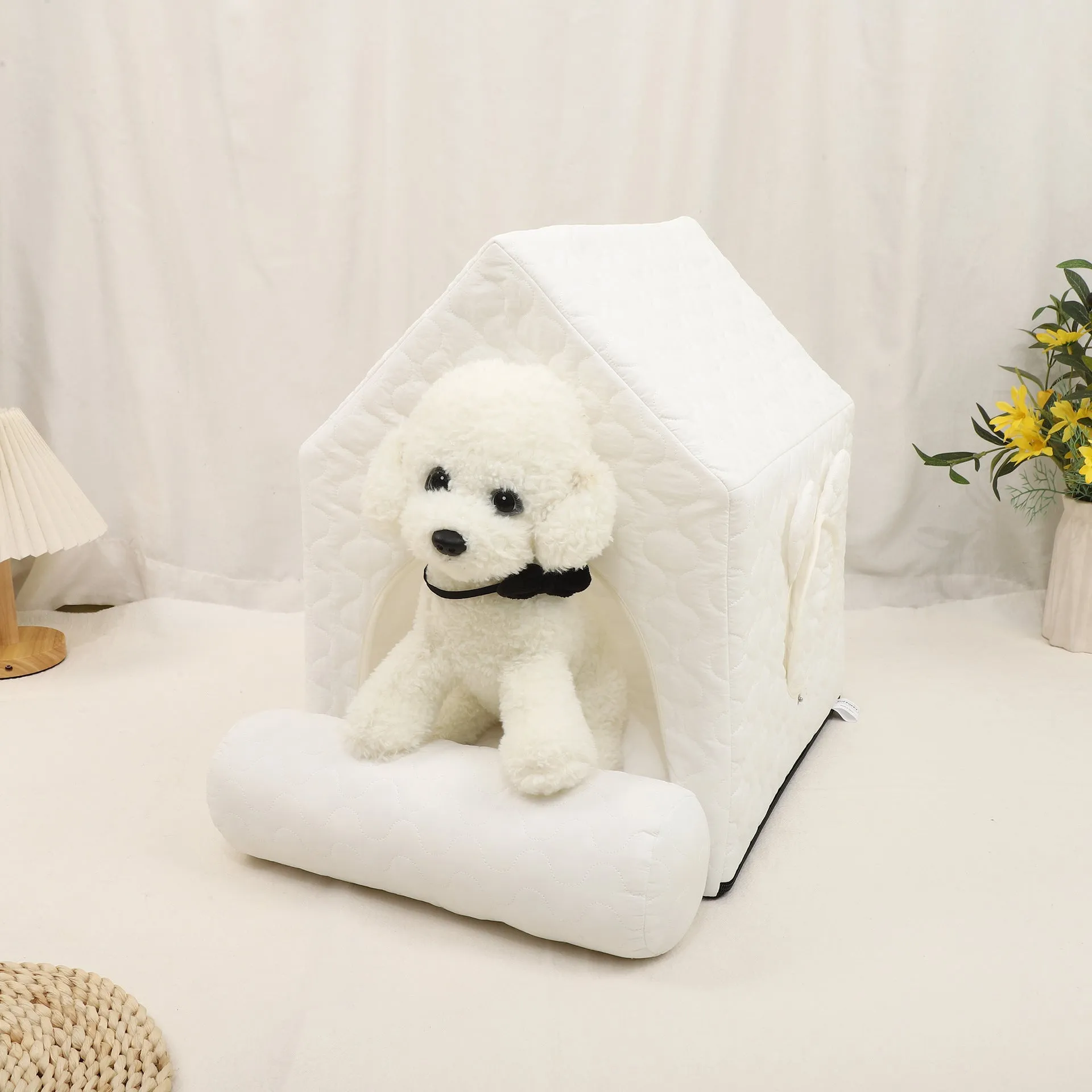 Closed pet house in white polyester, 55x38x48cm, for cats and small dogs up to 6 kg