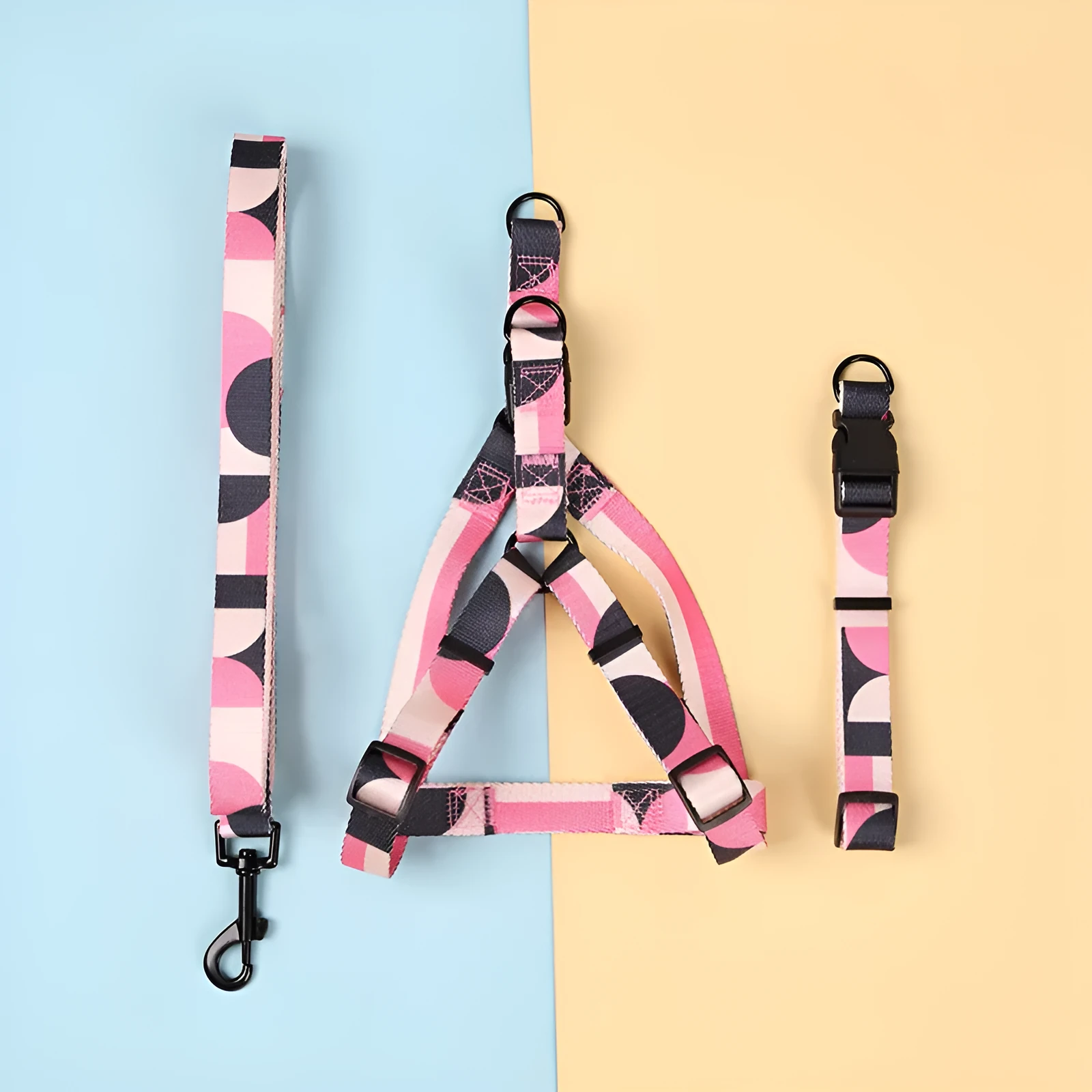 Polyester dog leash collar three-piece set in pink white with hand held rope