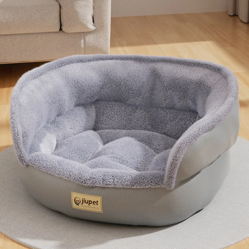 Green cloth sofa-style dog kennel with matching blanket, size M, on a wooden floor