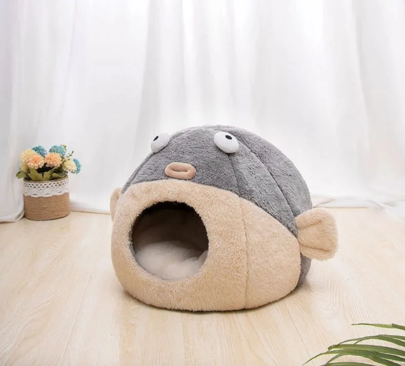 Balloonfish-shaped plush pet mat cushion for small dogs and cats, available in three sizes