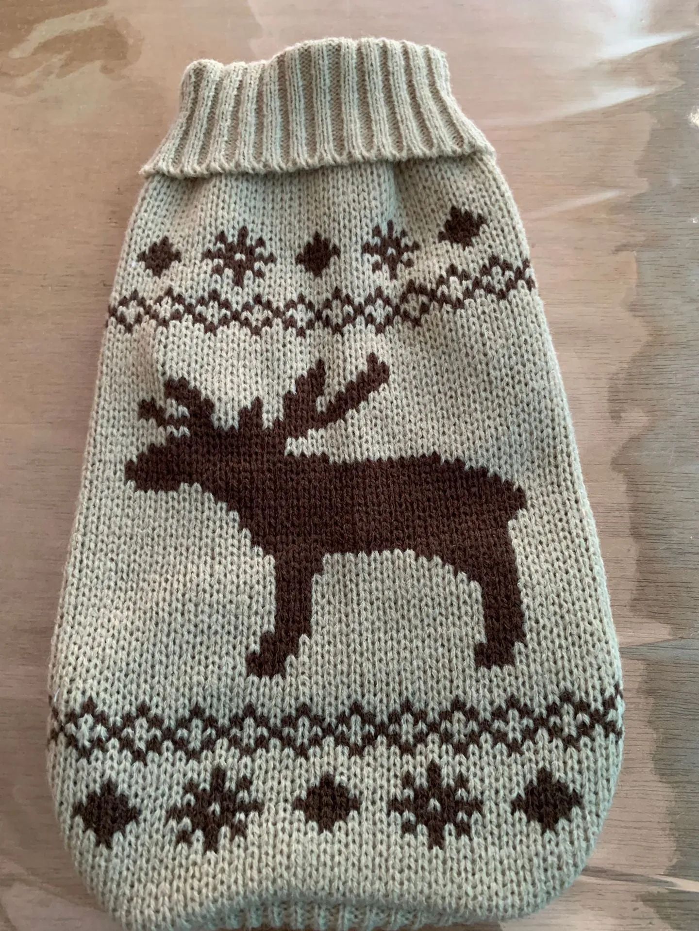 Warm acrylic dog sweater in blue diamond shape for autumn winter wear