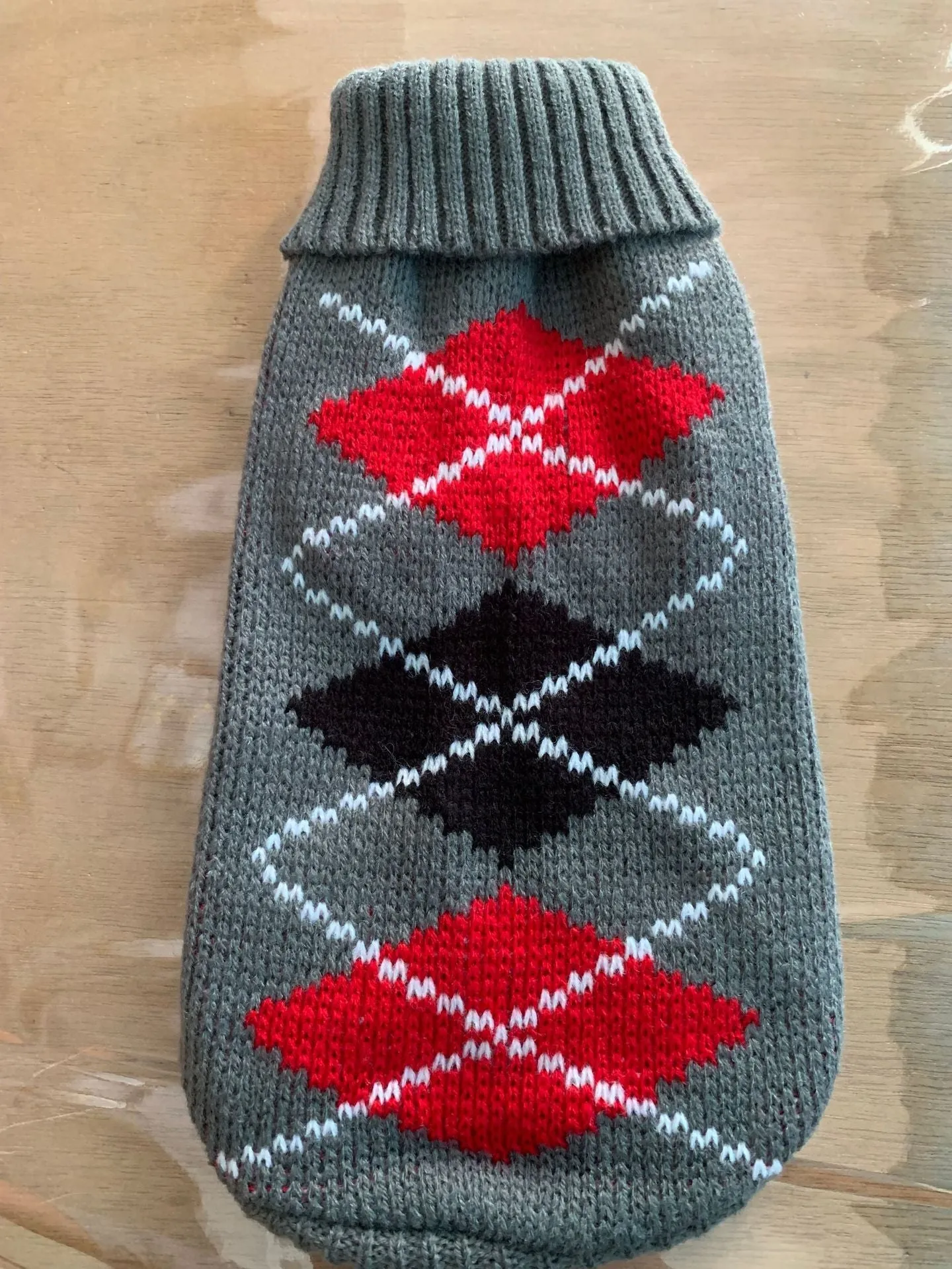 Warm acrylic dog sweater in blue diamond shape for autumn winter wear