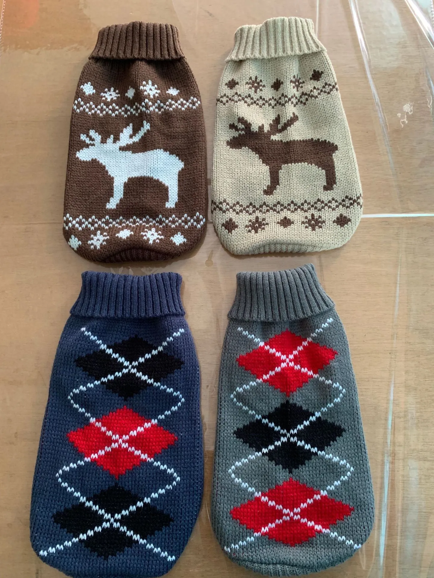 Warm acrylic dog sweater in blue diamond shape for autumn winter wear