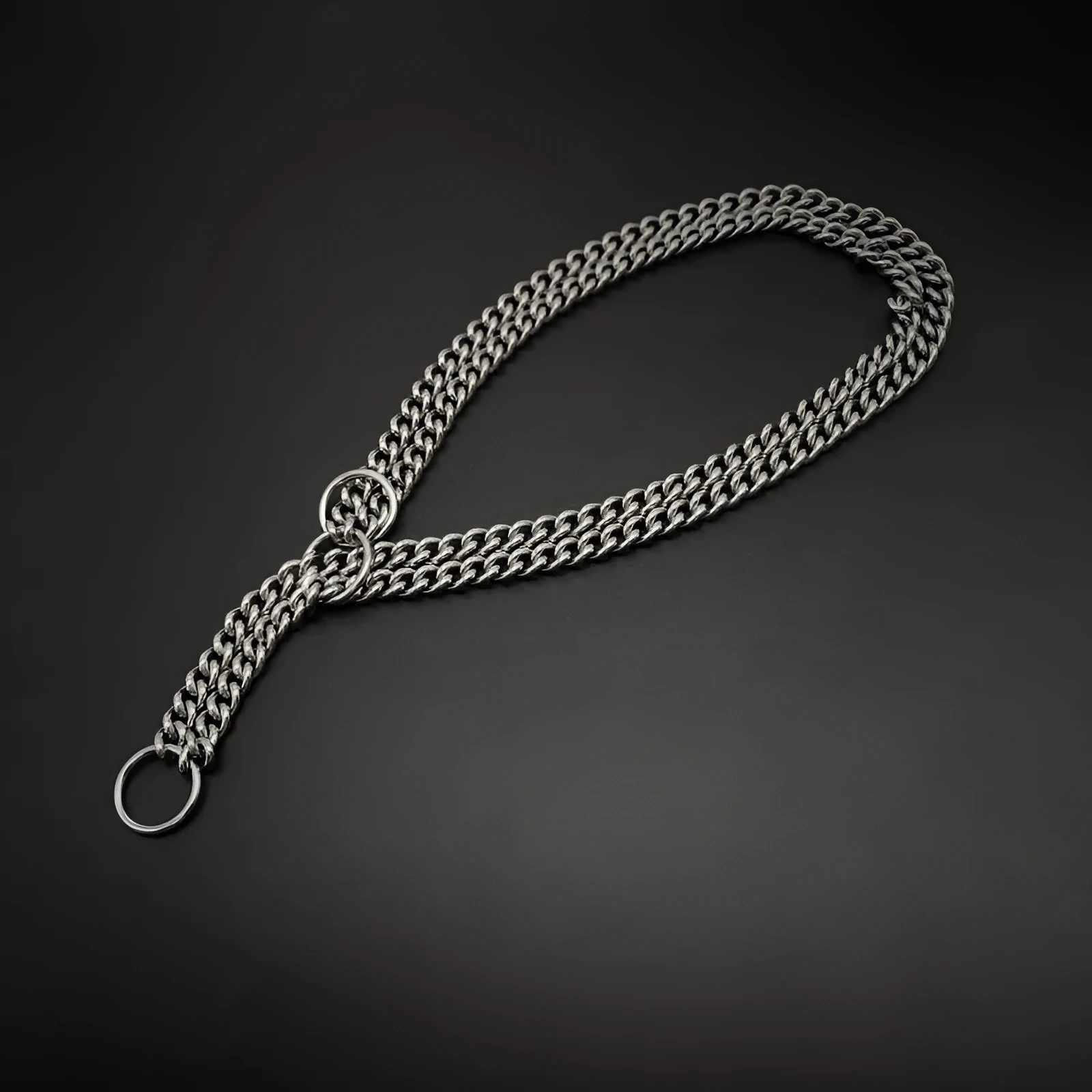 304 stainless steel explosion-proof pet collar in steel colour on plain background showing chain link structure