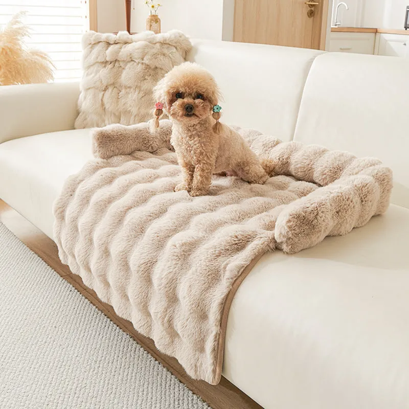 Thick thermal non-slip dog mat in plush material, 75x75cm, beige colour option on floor