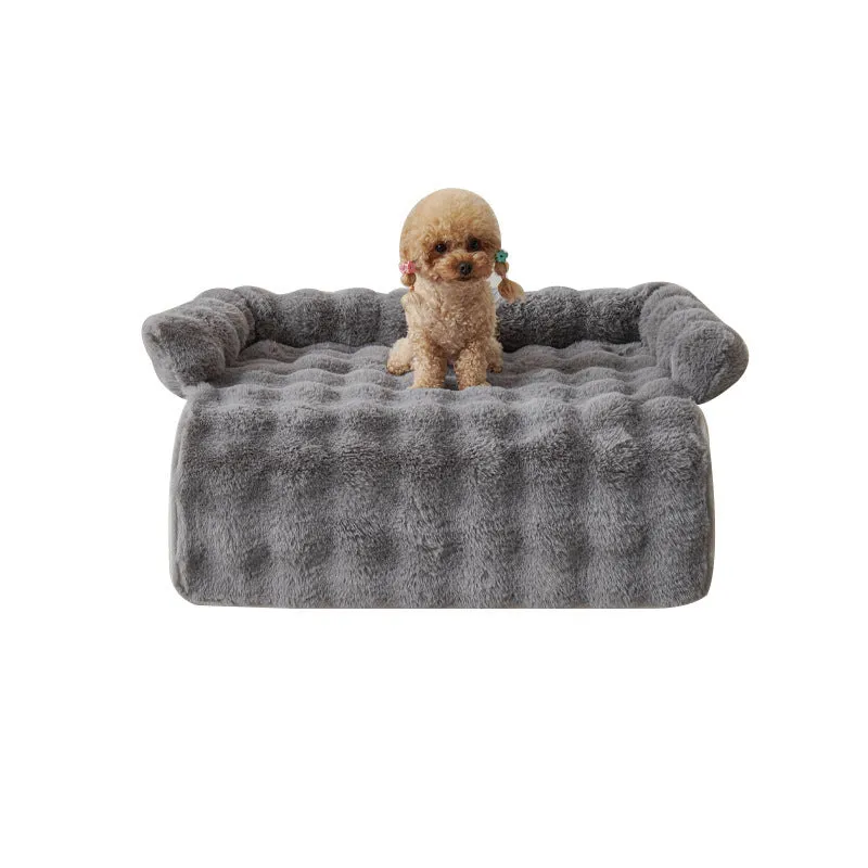 Thick thermal non-slip dog mat in plush material, 75x75cm, beige colour option on floor