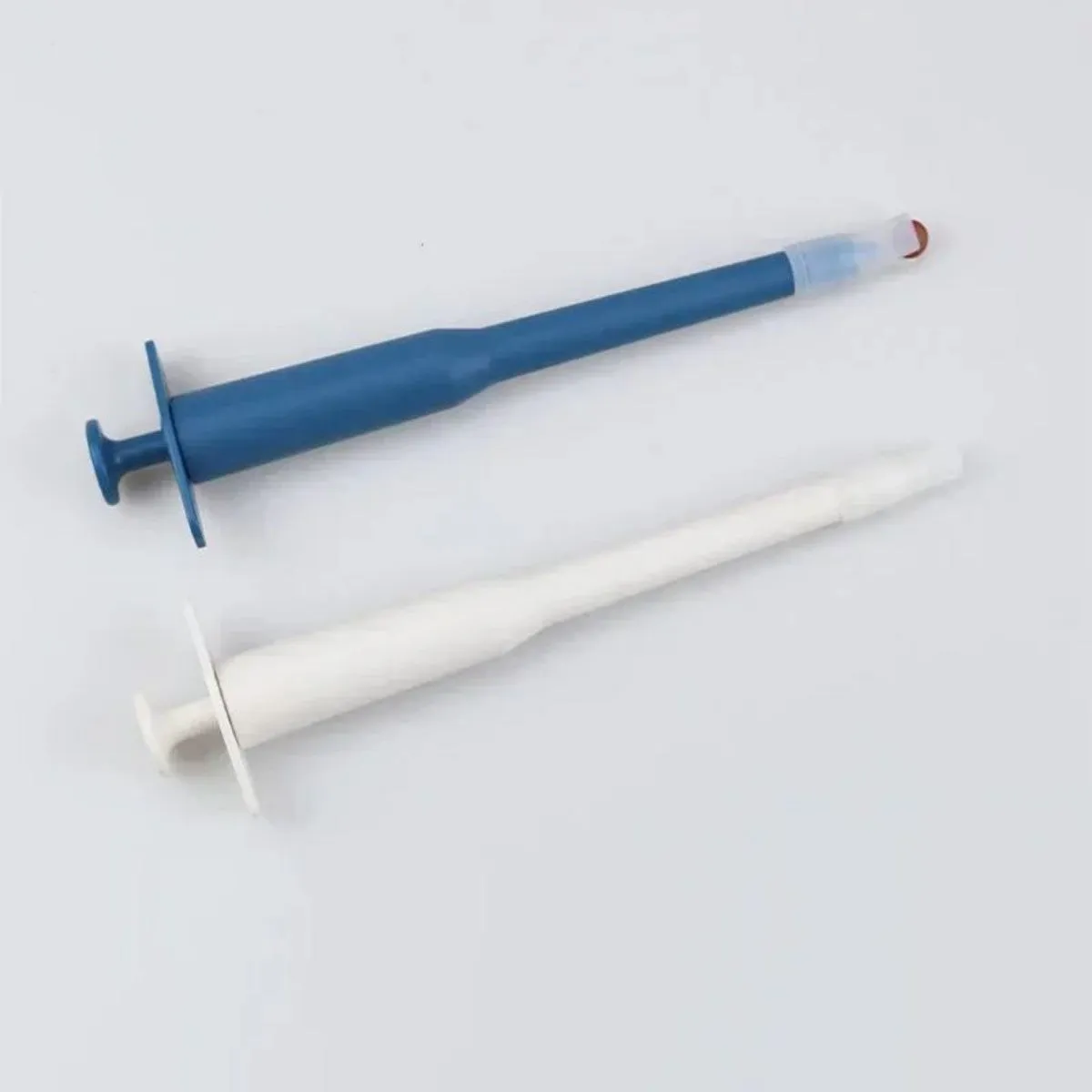 Blue pet medicine feeder push dispenser syringe tube for cats and dogs with liquid medication