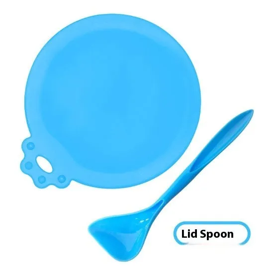 Silicone pet seal three-in-one can cover and spoon in sky blue on a pet food tin