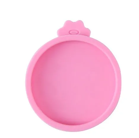 Silicone pet seal three-in-one can cover and spoon in sky blue on a pet food tin