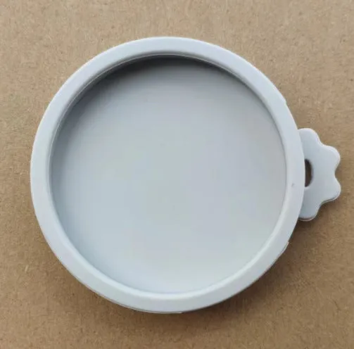 Silicone pet seal three-in-one can cover and spoon in sky blue on a pet food tin