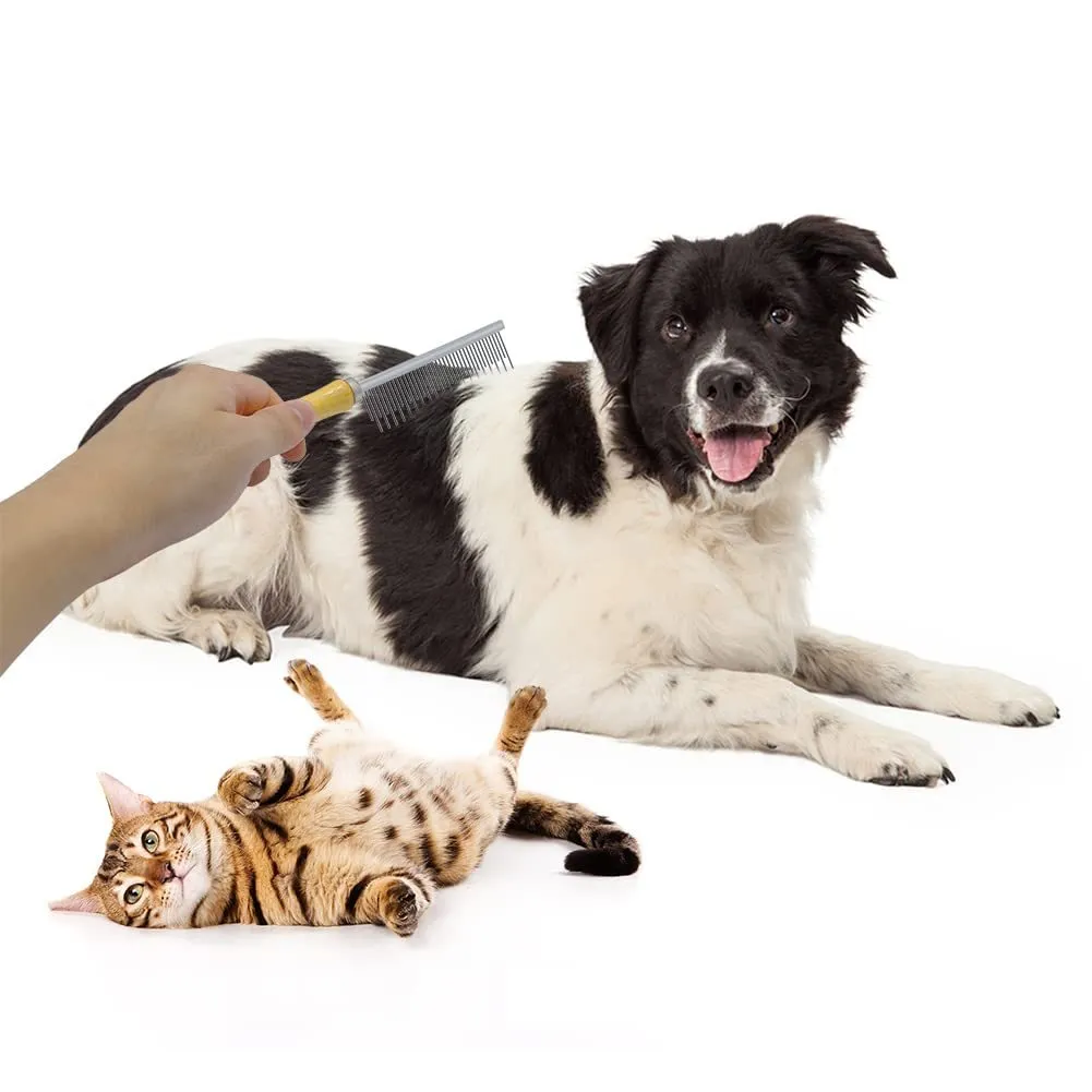 Wooden handle pet grooming comb with rounded metal teeth for dogs and cats