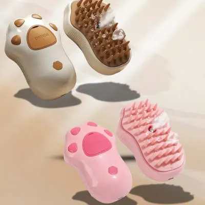 Pet spray comb brush for cats and dogs in ABS TPR with spray function and non-slip grip