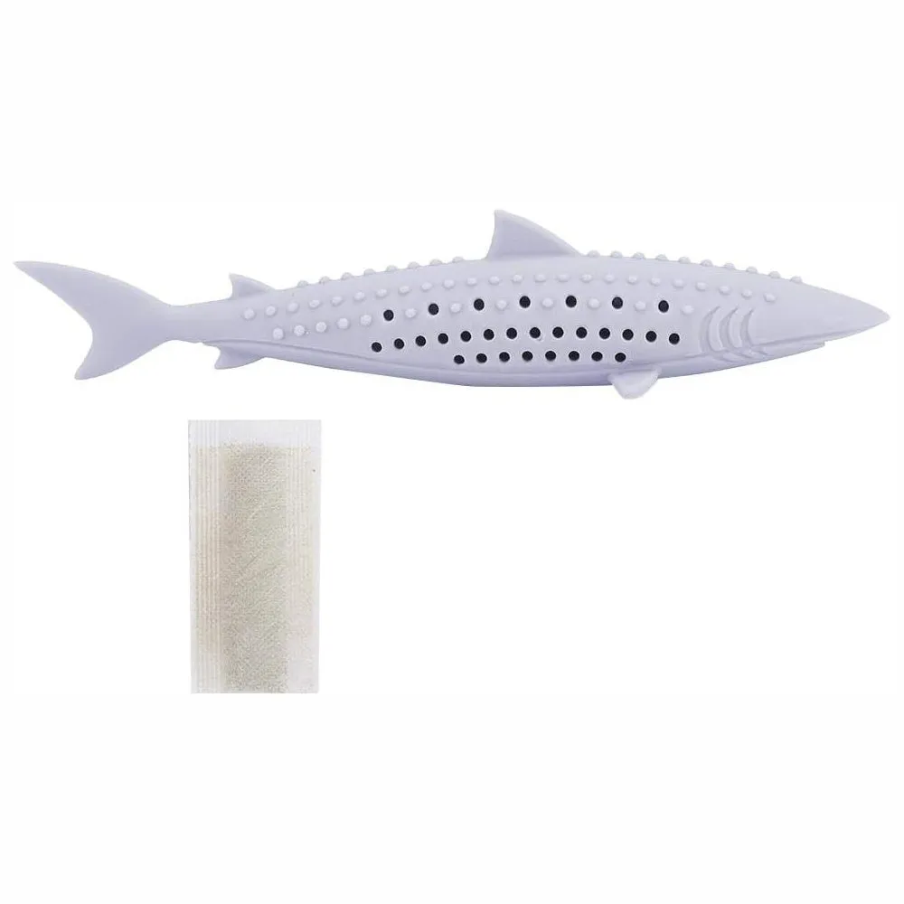Green fish-shaped silicone chew toy for cats with breathable side holes for dental cleaning and pressure relief