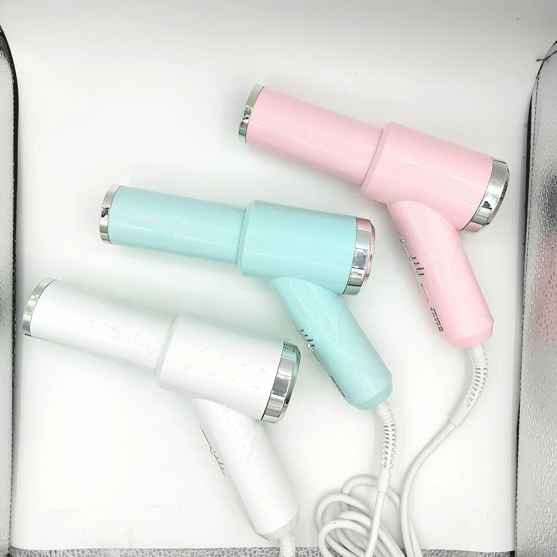 3rd generation pet hair dryer comb in white ABS for cats and dogs with comb attachment