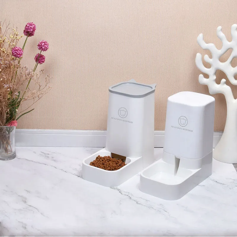 Large-capacity detachable pet feeder in white PP resin with 3.8L water tank and 2.1kg food storage, compact 0.045m² footprint