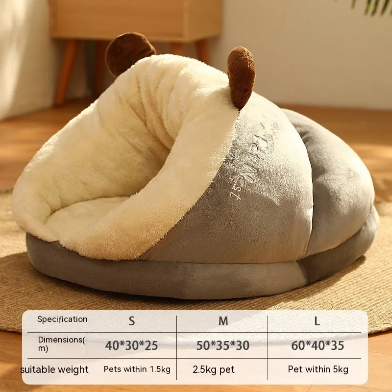 Warm slipper nest pet bed in crystal velvet with PP cotton, size S, avocado green colour, on a wooden floor
