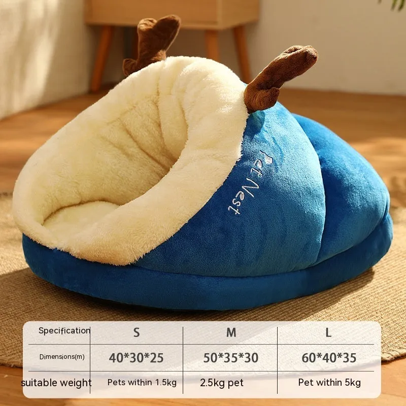 Warm slipper nest pet bed in crystal velvet with PP cotton, size S, avocado green colour, on a wooden floor
