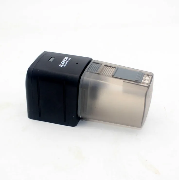 Black automatic fish feeder with timer, 175ml capacity, fixed clamp and velcro strap for tank installation