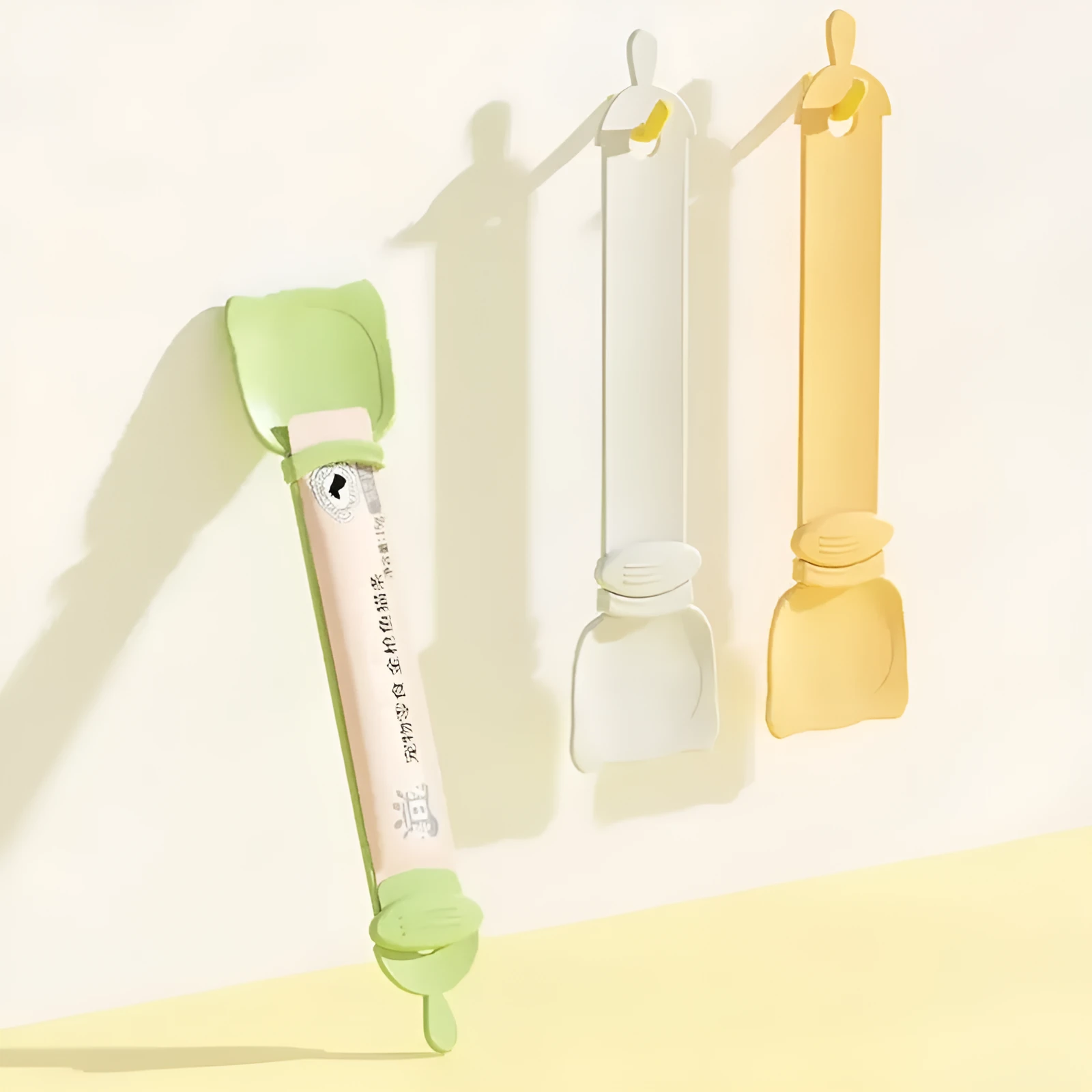 Cat Treat Spoon in green, orange, and white, measuring 27 x 6.5 cm, designed for scooping and serving cat strips