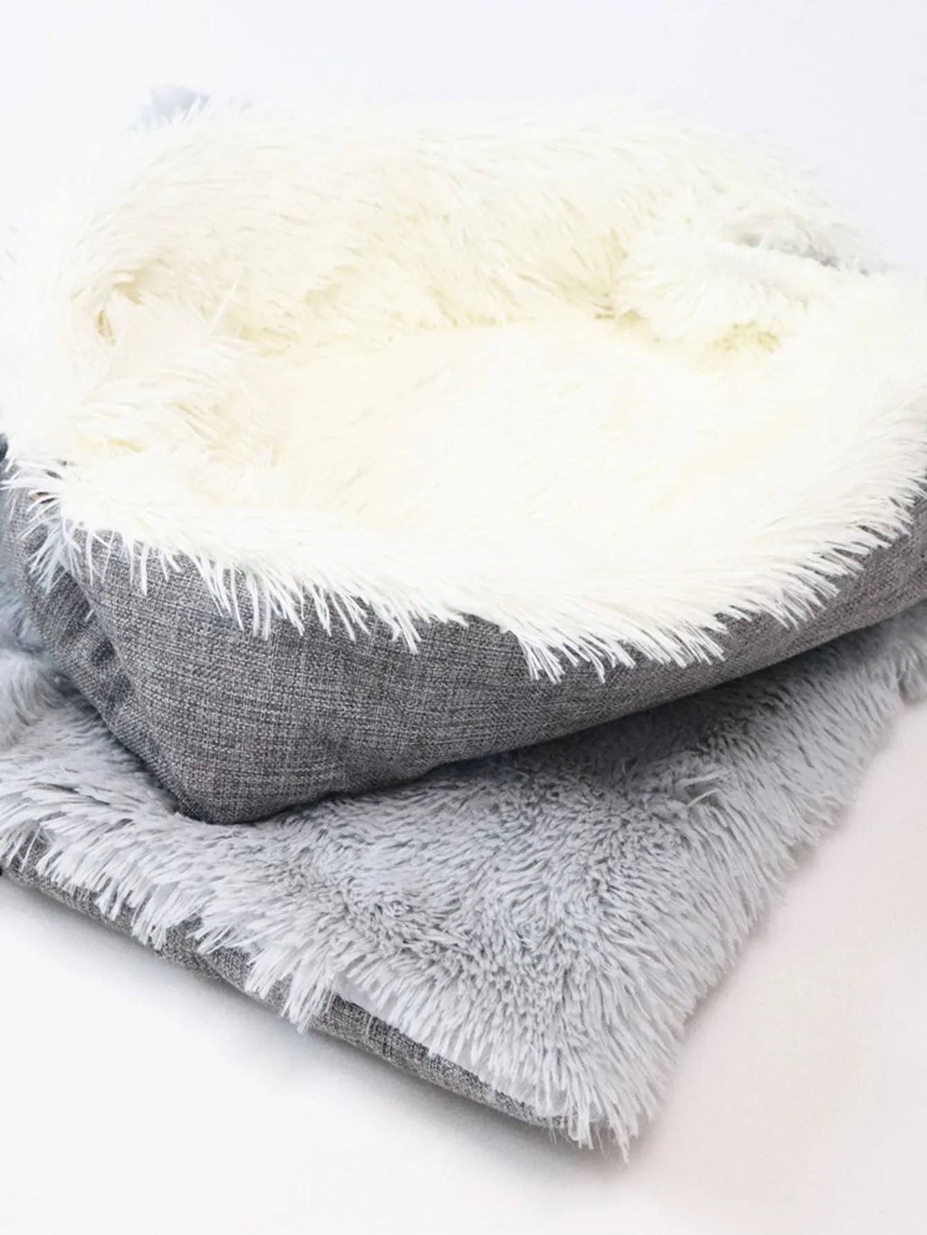 Foldable pet bed mat in plush and imitation linen with multiple colour options