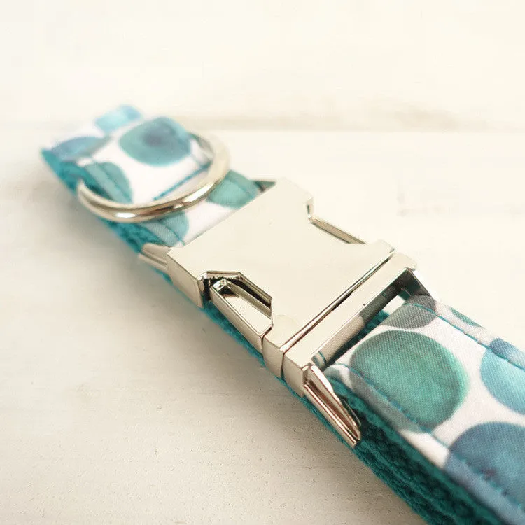 Retractable dog collar in bubble colour made from polyester, available in sizes XS to XL