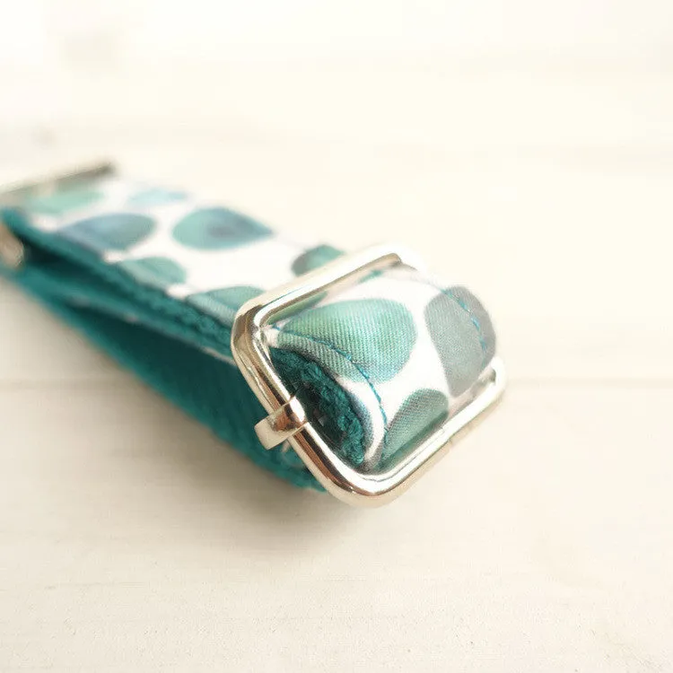 Retractable dog collar in bubble colour made from polyester, available in sizes XS to XL