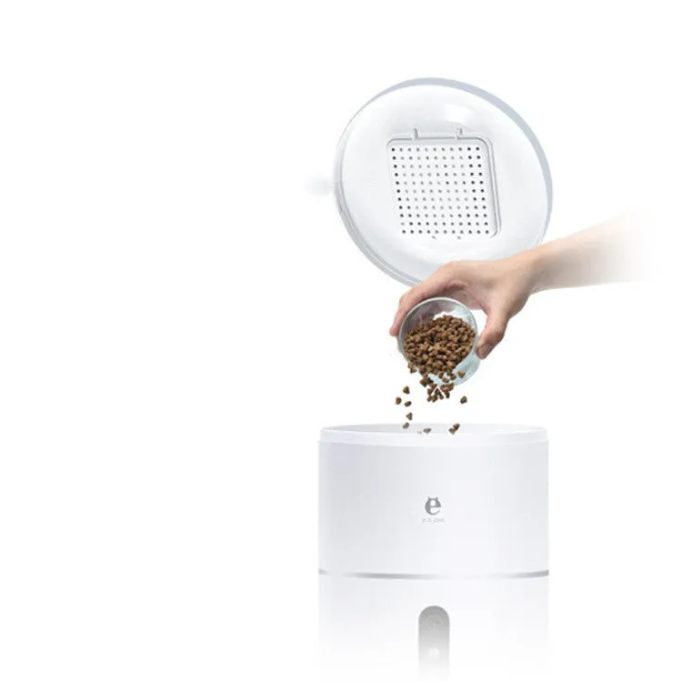 White ABS automatic pet feeder with 1080P camera, 4L capacity, and desiccant box for dry food
