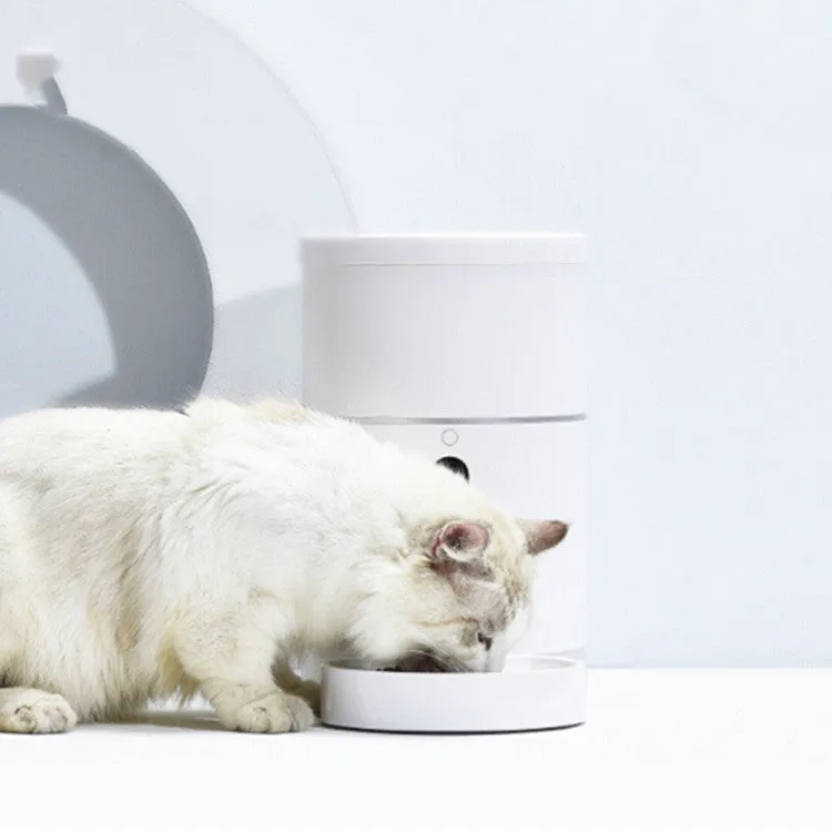 White ABS automatic pet feeder with 1080P camera, 4L capacity, and desiccant box for dry food