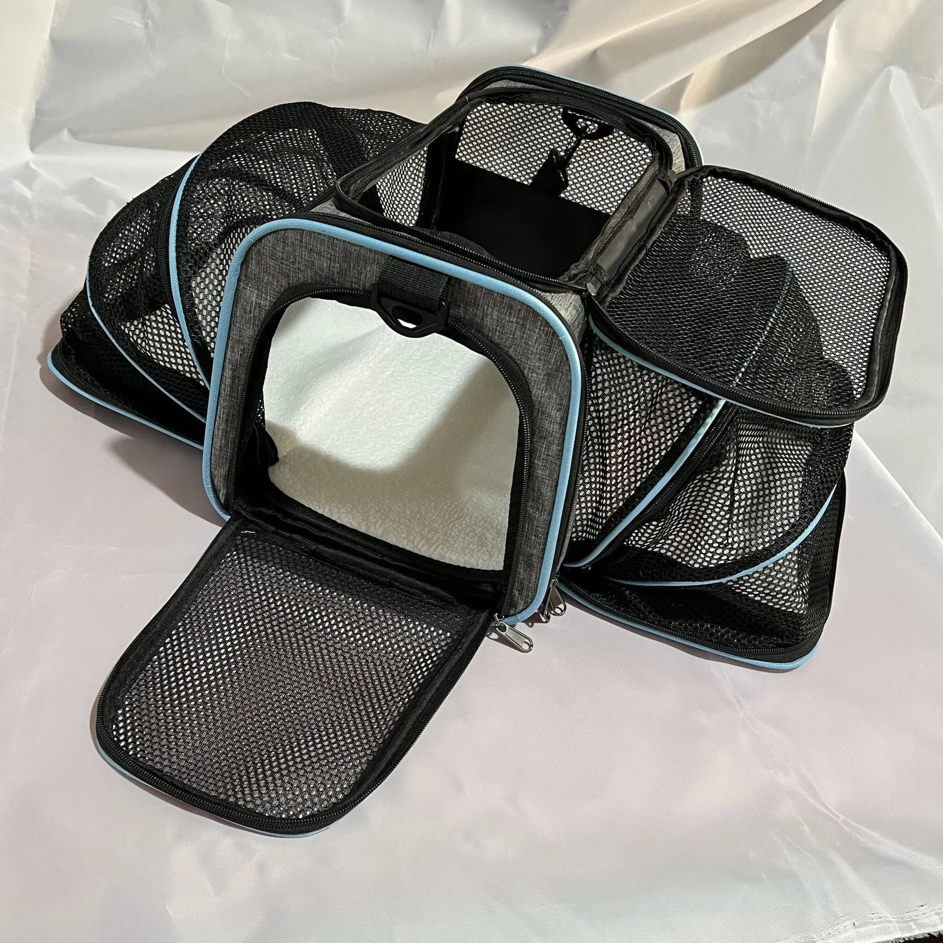 Cat bag pet carrier in 600D cation fabric with large capacity