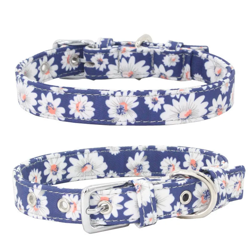 Double-layer canvas dog collar with reflective stripe in red colour on white background