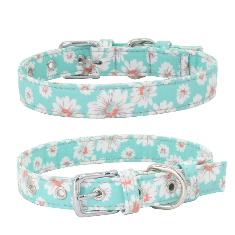 Double-layer canvas dog collar with reflective stripe in red colour on white background