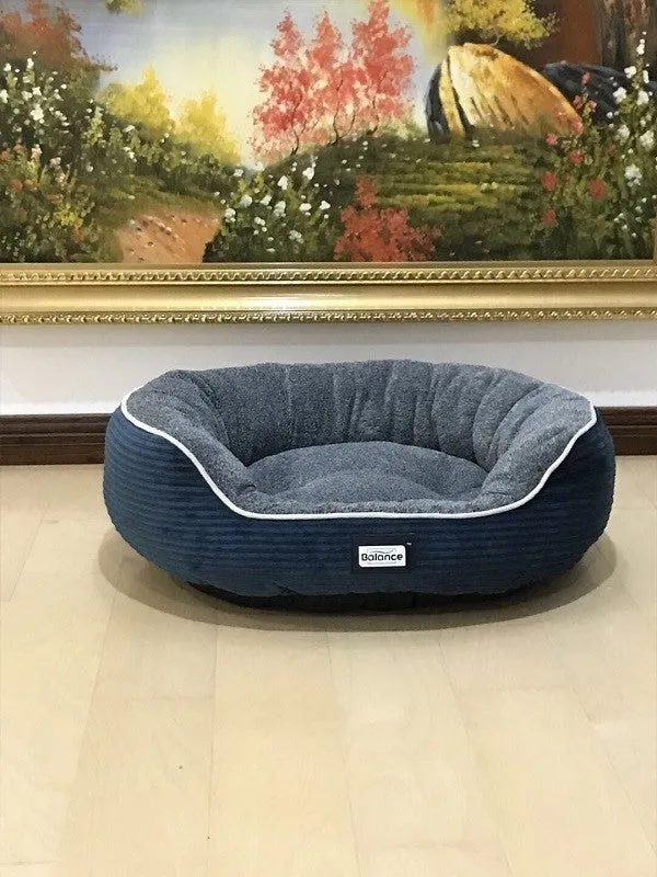 Iron wire pet kennel with plush insole in grey colour with grey plush insole