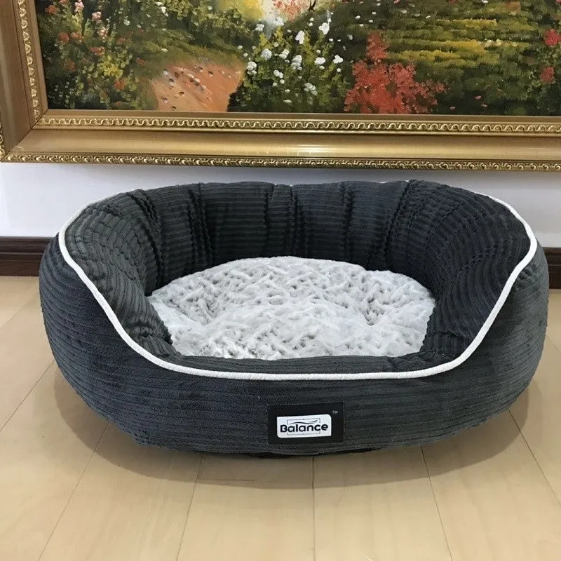 Iron wire pet kennel with plush insole in grey colour with grey plush insole