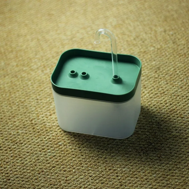 Automatic circulating water dispenser for pets with 1.5L tank, food-grade material, and gear adjustment