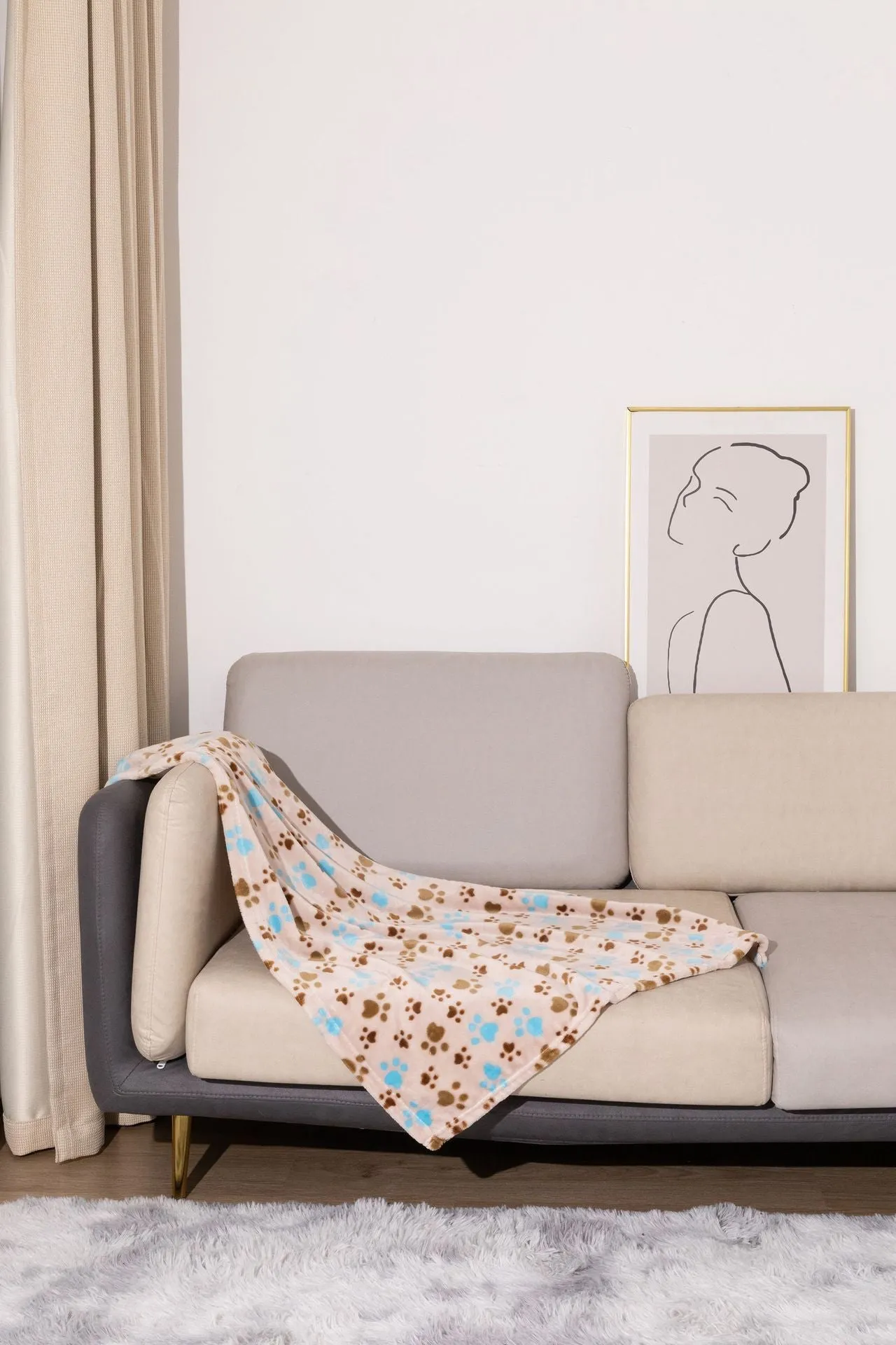 Cartoon anime pattern pet blanket with double-sided flannel construction in blue dog or dog's paw designs