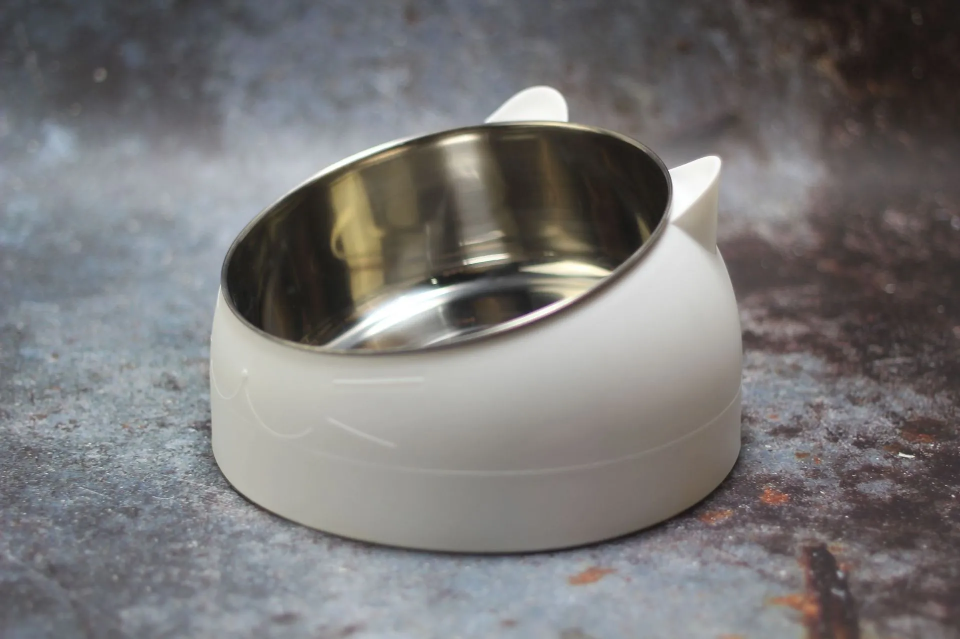 Protective cervical cat bowl oblique mouth pet bowl in food-grade PC with 304 stainless steel liner, anti-knock base, blue colour, M size